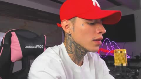 Snapshot of andrees_s chatting on 10/28/25, 02:48 andrees_s online show from 10/28/25, 02:48