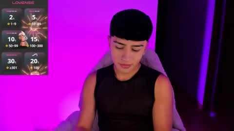 Snapshot of andreewwx_m chatting on 10/09/25, 03:04 Andrew online show from 10/09/25, 03:04