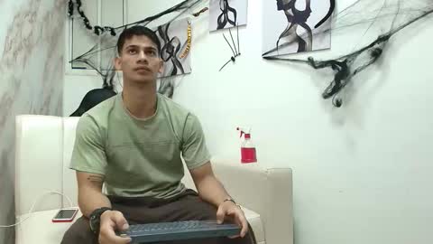 andres_stud online show from 10/19/25, 04:46