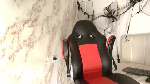 andres_stud online show from 10/25/25, 05:04