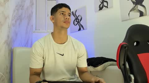 andres_stud online show from 11/18/25, 12:42