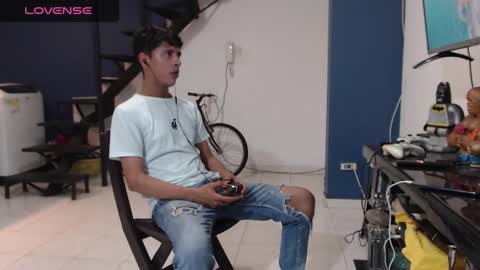 Snapshot of andressdean chatting on 02/01/25, 02:37 Andres Dean online show from 02/01/25, 02:37