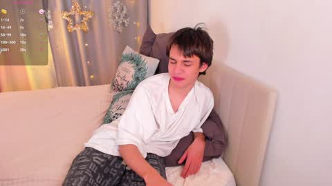 Snapshot of andrew_clar chatting on 12/26/24, 12:49 Andrew online show from 12/26/24, 12:49