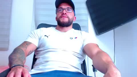 Snapshot of andrew_holden__ chatting on 02/13/25, 11:37 andrew_holden__ online show from 02/13/25, 11:37