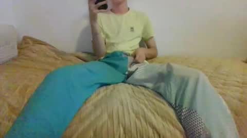 Snapshot of andrew_idk0g chatting on 10/20/25, 06:30 Andrew online show from 10/20/25, 06:30