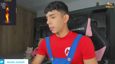 Snapshot of andrew_twink18 chatting on 10/08/25, 04:32 Andrew M. online show from 10/08/25, 04:32