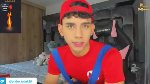 Snapshot of andrew_twink18 chatting on 10/08/25, 08:17 Andrew M. online show from 10/08/25, 08:17