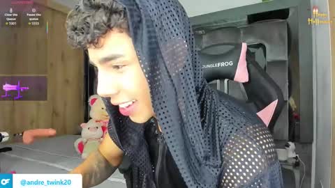 Snapshot of andrew_twink18 chatting on 10/12/25, 01:37 Andrew M. online show from 10/12/25, 01:37