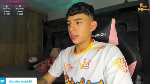 Snapshot of andrew_twink18 chatting on 10/17/25, 02:48 Andrew M. online show from 10/17/25, 02:48