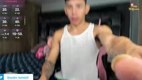 Snapshot of andrew_twink18 chatting on 10/29/25, 10:44 Andrew M. online show from 10/29/25, 10:44