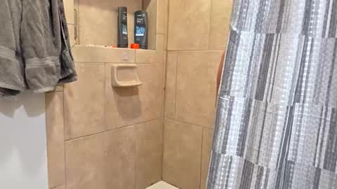 andrewo42601 online show from 11/06/25, 12:44