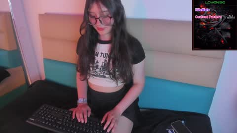Snapshot of andromeda_blue__ chatting on 12/16/24, 07:32 online show from 12/16/24, 07:32