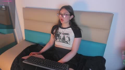 Snapshot of andromeda_blue__ chatting on 12/17/24, 01:39 online show from 12/17/24, 01:39