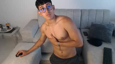 Snapshot of androx_boy chatting on 10/28/25, 09:06 Androx boy online show from 10/28/25, 09:06