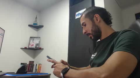 Snapshot of andruwang chatting on 12/18/24, 05:15 Andru online show from 12/18/24, 05:15