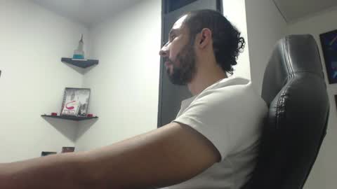 Snapshot of andruwang chatting on 12/19/24, 08:23 Andru online show from 12/19/24, 08:23