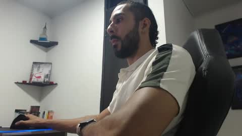 Snapshot of andruwang chatting on 12/20/24, 06:40 Andru online show from 12/20/24, 06:40