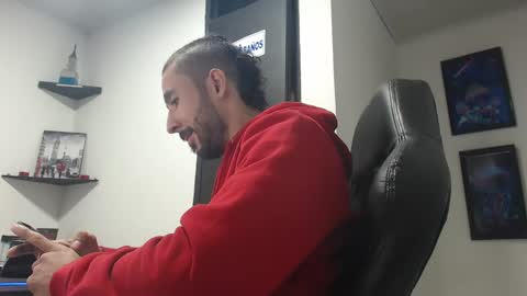 Snapshot of andruwang chatting on 12/23/24, 05:17 Andru online show from 12/23/24, 05:17