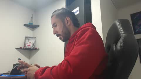 Snapshot of andruwang chatting on 12/25/24, 04:22 Andru online show from 12/25/24, 04:22