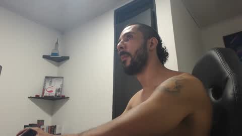 Snapshot of andruwang chatting on 01/10/25, 04:01 Andru online show from 01/10/25, 04:01