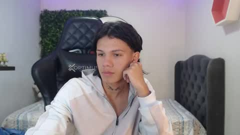 andy_dan1 online show from 01/15/25, 04:32