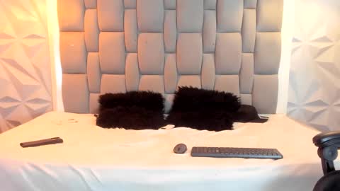 andy_dan1 online show from 02/11/25, 05:50