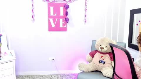 Snapshot of andy_gamboa chatting on 02/25/25, 12:03 Andrea online show from 02/25/25, 12:03