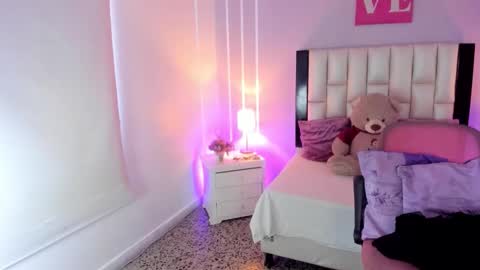 Andrea online show from 11/12/25, 01:00