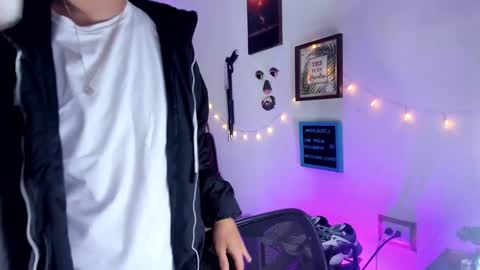 andy_guez_11 online show from 01/20/25, 10:18