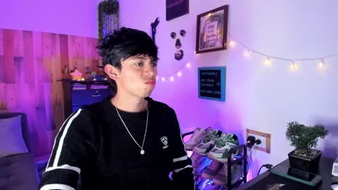 andy_guez_11 online show from 01/26/25, 10:12
