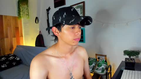 andy_guez_11 online show from 02/03/25, 01:08