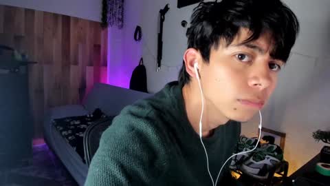 andy_guez_11 online show from 02/04/25, 09:49