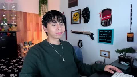 andy_guez_11 online show from 02/12/25, 10:03