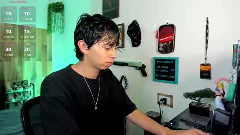 andy_guez_11 online show from 02/17/25, 10:07