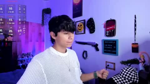 andy_guez_11 online show from 02/21/25, 01:22