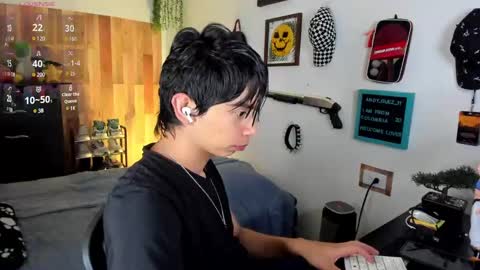 andy_guez_11 online show from 02/25/25, 11:30