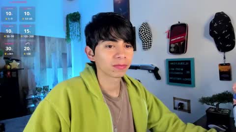 andy_guez_11 online show from 02/28/25, 10:41