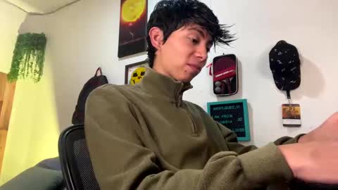andy_guez_11 online show from 03/07/25, 10:13