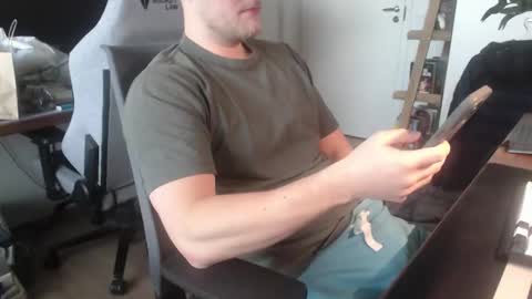 andycandy1994 online show from 11/23/25, 09:31