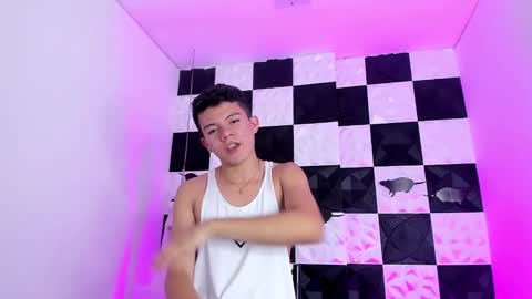 Snapshot of andyfame11 chatting on 10/28/25, 07:05 andyfame11 online show from 10/28/25, 07:05