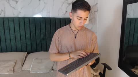 Snapshot of andyjoy_ chatting on 12/24/24, 12:33 Andy Joy online show from 12/24/24, 12:33