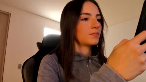 Snapshot of anelisse_ chatting on 02/17/25, 05:21 online show from 02/17/25, 05:21