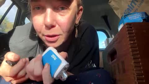 Snapshot of aneoakley chatting on 10/24/25, 07:54 aneoakley online show from 10/24/25, 07:54