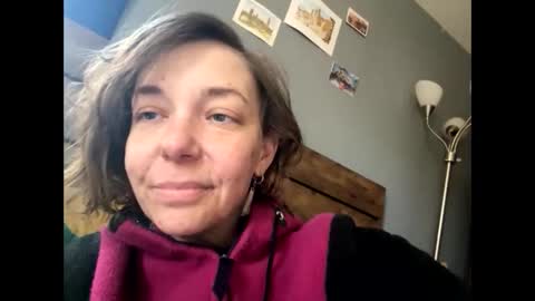 Snapshot of aneoakley chatting on 10/31/25, 06:09 aneoakley online show from 10/31/25, 06:09