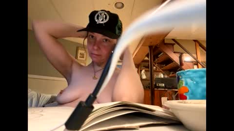 Snapshot of aneoakley chatting on 11/04/25, 01:10 aneoakley online show from 11/04/25, 01:10