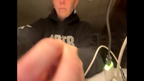 Snapshot of aneoakley chatting on 11/05/25, 08:47 aneoakley online show from 11/05/25, 08:47