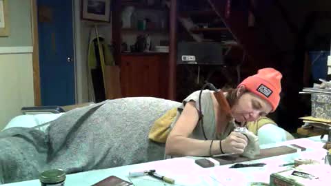 Snapshot of aneoakley chatting on 11/12/25, 02:56 aneoakley online show from 11/12/25, 02:56