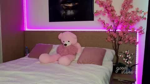 Snapshot of anexxblondie chatting on 03/10/25, 12:59 Ane online show from 03/10/25, 12:59