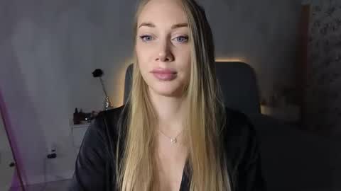 Snapshot of angel__blonde_ chatting on 10/10/25, 02:38 angel blonde online show from 10/10/25, 02:38