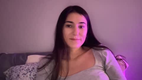 Snapshot of angel_babyyy1 chatting on 10/24/25, 01:35 Angel baby anna online show from 10/24/25, 01:35